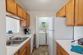 Southgate apartment for rent - Kitchen with White Appliances
