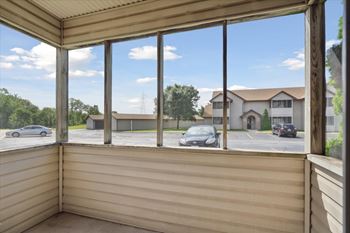 Screened-in patio/balcony