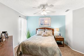 St. Petersburg apartment for rent - Bedroom Featuring Lots Of Natural Light With Large Window