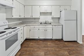 Cedar Rapids apartment for rent - Kitchen with White Appliances