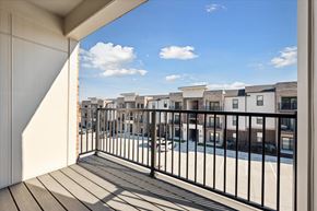 Lake St. Louis apartment for rent - Expansive Balcony