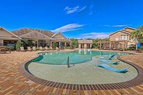 Pooler apartment for rent - Zero-Entry Pool With Sun Loungers