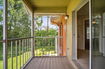 Screened-in patio/balcony