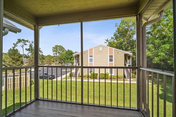 Screened-in patio/balcony
