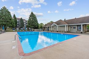 Burnsville apartment for rent - A large swimming pool & sundeck