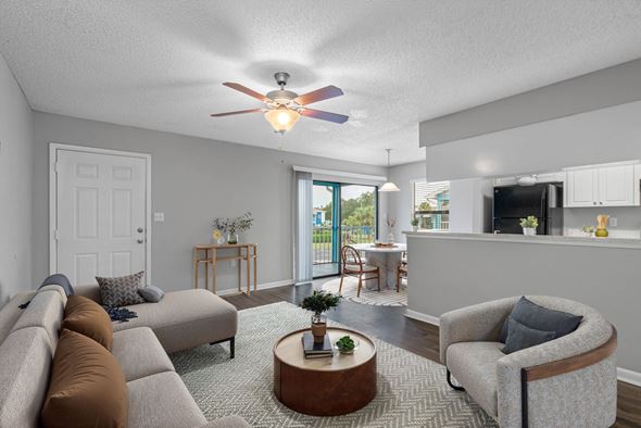 Bradenton apartment for rent - Spacious Living Area With Wood-Style Flooring