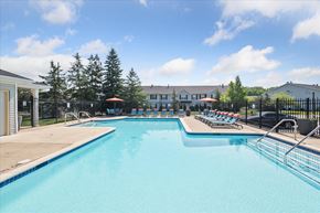 Belleville apartment for rent - Outdoor Pool with Sundeck