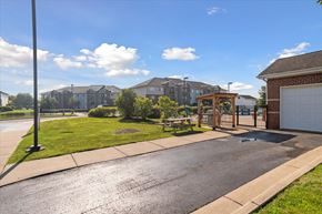 Southgate apartment for rent - Lush Greenery at South Pointe