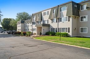 Rochester apartment for rent - Exterior of Summit Square