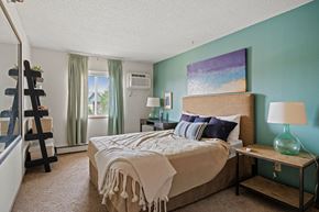 White Bear Lake apartment for rent - Bedroom with Plush Carpeting