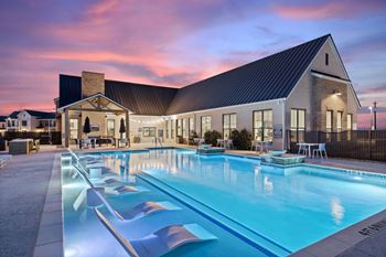 Resort-style pool with sun shelf