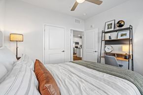 Shakopee apartment for rent - Bedroom With Ceiling Fan