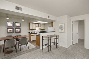 Des Moines apartment for rent - Kitchen with Separate Dining Area