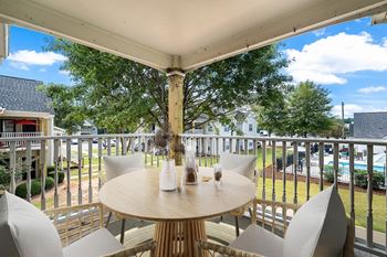 Patio/balcony with storage