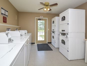 24-Hour laundry center