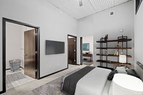 St. Paul apartment for rent - Bedroom with High Ceilings