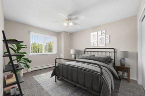 Cedar Rapids apartment for rent - Bedroom With Ceiling Fan