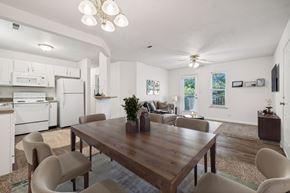 Springfield apartment for rent - Spacious Living Area with Carpet