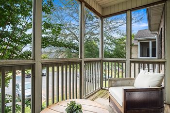 Screened-in patio/balcony
