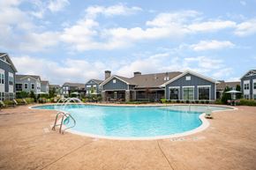 Rogers apartment for rent - Resort-Style Pool