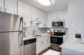 Burnsville apartment for rent - Fully Equipped Kitchen with white cabinets