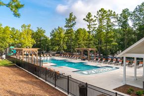 Birmingham apartment for rent - Expansive Pool Sundeck With Pergolas
