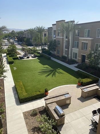 5 Landscaped social courtyards