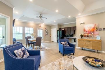 Hendersonville apartment for rent - A living room with a blue chair and a ceiling fan.