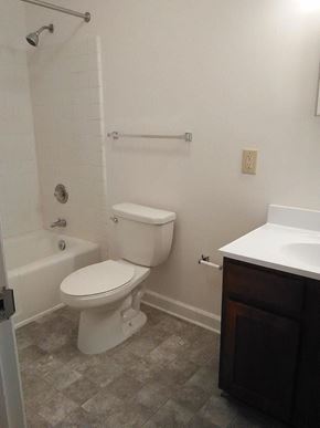 Marion apartment for rent - Marion Manor Bathroom