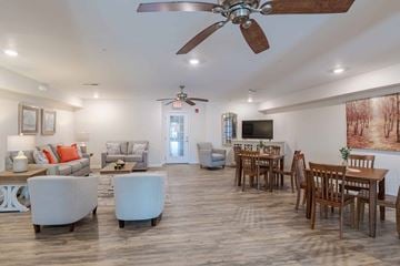 Staunton apartment for rent - A spacious living room with a dining table and chairs.