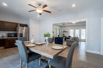 Well equipped kitchen and dining