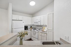 Bullhead City apartment for rent - Kitchen at Bella Vita Apartment in Bullhead City Arizona