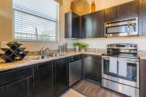 Goodyear apartment for rent - Kitchen at Palm Valley Villas in Goodyear, AZ