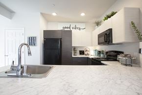Phoenix apartment for rent - Kitchen at San Mateo Townhomes in Phoenix AZ July 2021 2