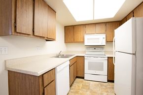 Phoenix apartment for rent - Kitchen at Towmhomes on the Park in Phoenix Arizona