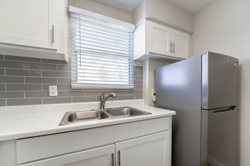 Kitchen tile backsplash