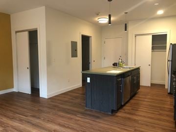 Burlington apartment for rent - A kitchen with a black counter top and cabinets.