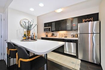 Eat-in kitchen with breakfast bar