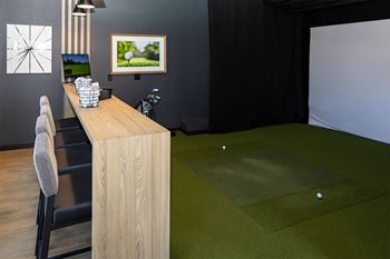 Indoor golf simulator