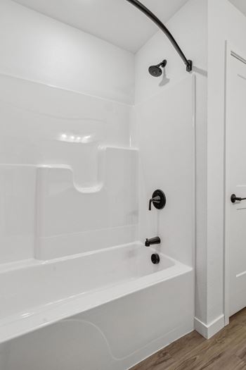 Tub/shower combination