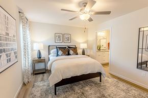 O'fallon apartment for rent - A bedroom with a large bed and a ceiling fan.