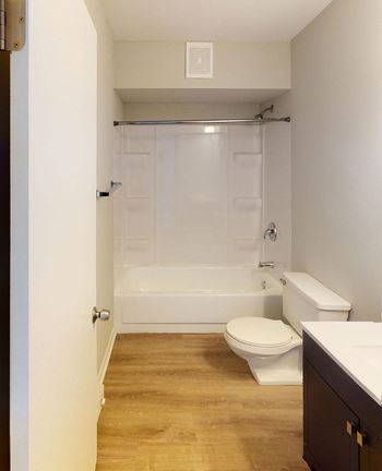 Tub/shower combination