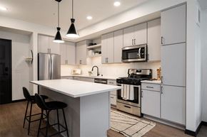 Minneapolis apartment for rent - forte on the park apartments kitchen with island