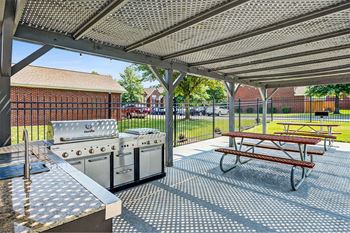 Outdoor gas grilling station