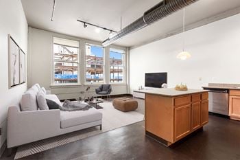 Eat-in kitchen with central island