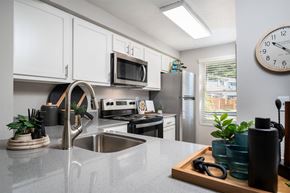 Amelia townhouse for rent - kitchen with white cabinets and stainless steel appliances