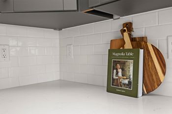 Kitchen tile backsplash