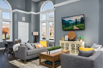 Cincinnati apartment for rent - a living room with blue walls and a couch and a table