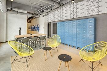 Bike and hobby lounge