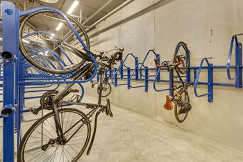 Bike and hobby lounge